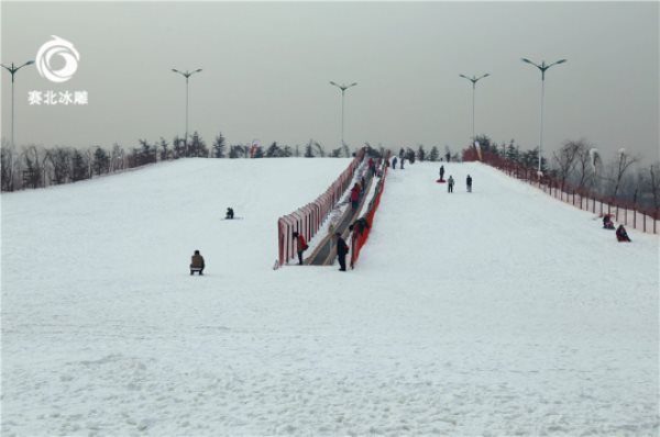 滑雪場建設.jpg 滑雪場建設.jpg