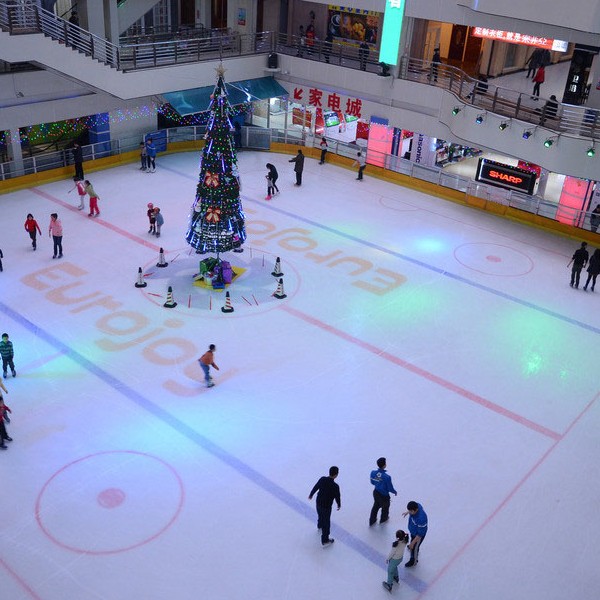 室內真冰滑冰場